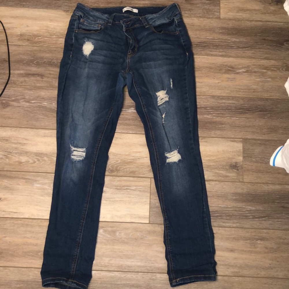 Mid-rise jeggings with holes